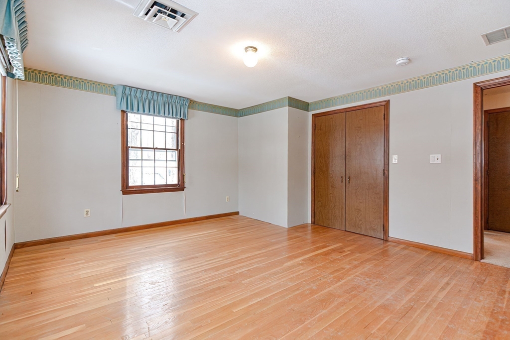 955 Salem End Road