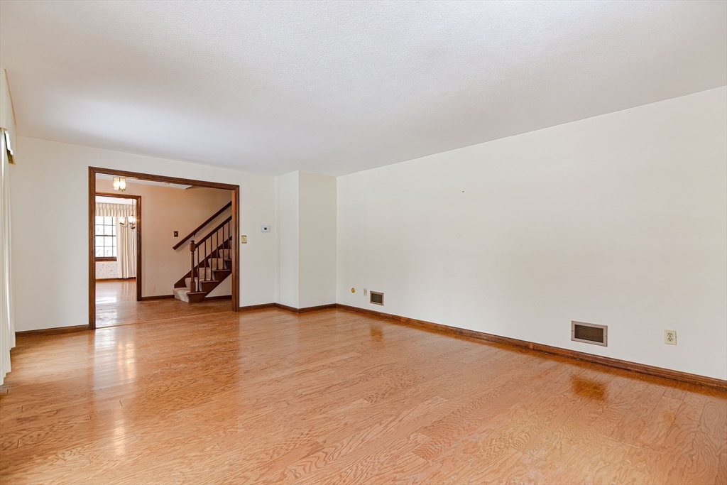 955 Salem End Road
