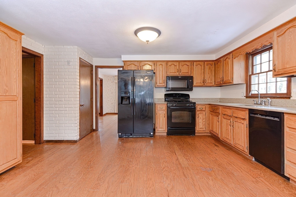 955 Salem End Road