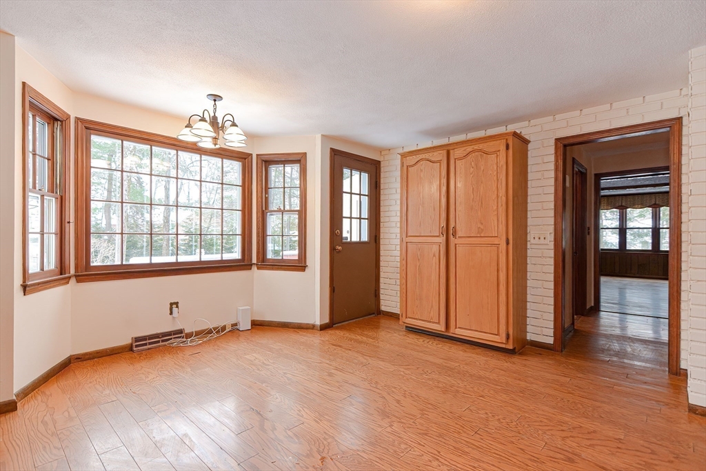 955 Salem End Road