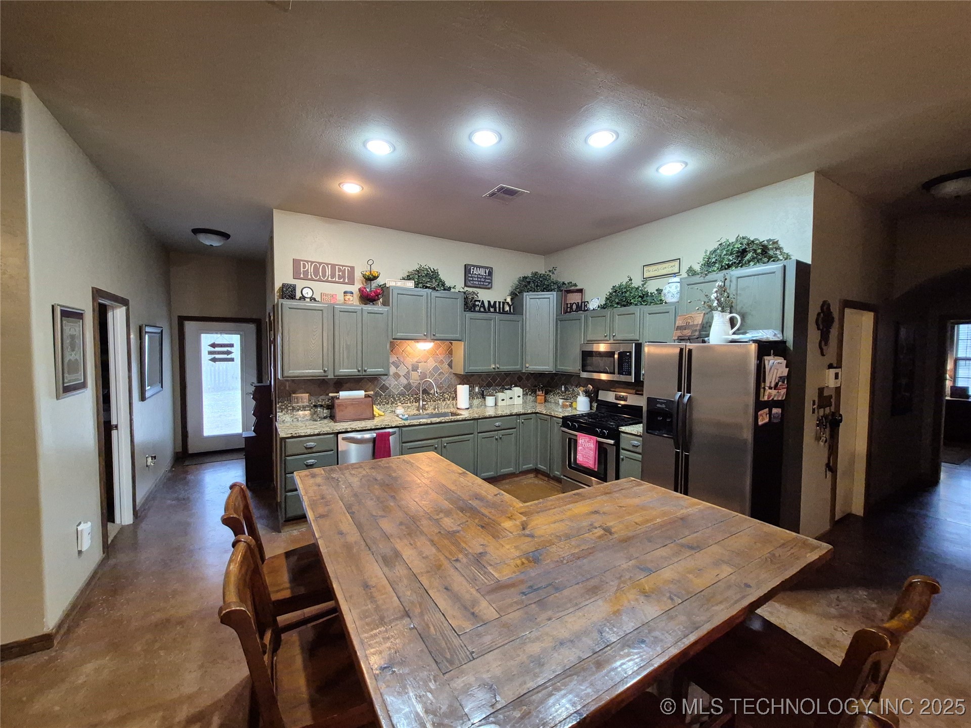 9615 E Pecan Lane
