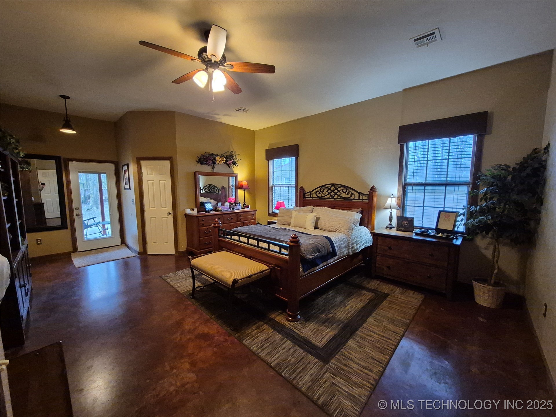 9615 E Pecan Lane
