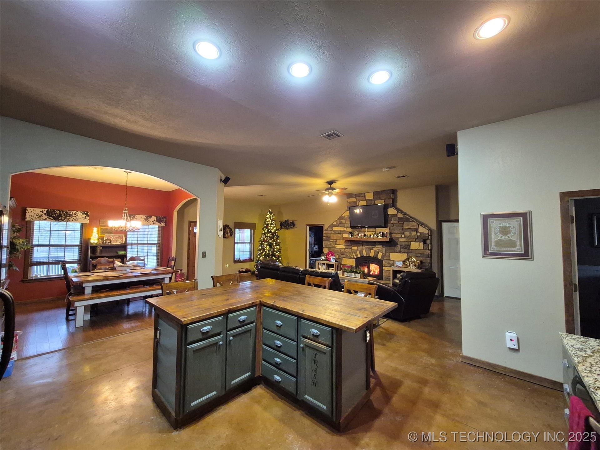 9615 E Pecan Lane
