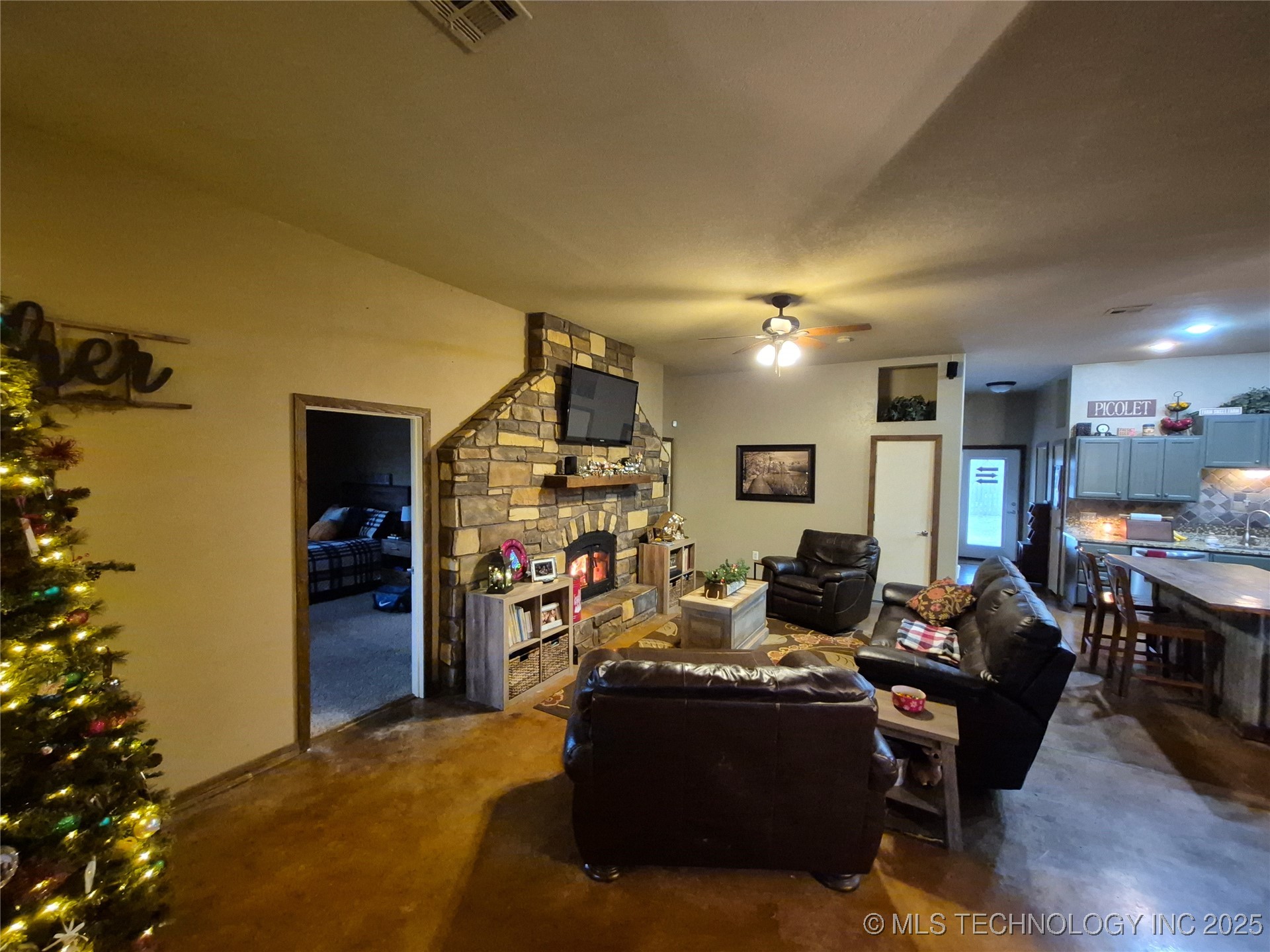 9615 E Pecan Lane
