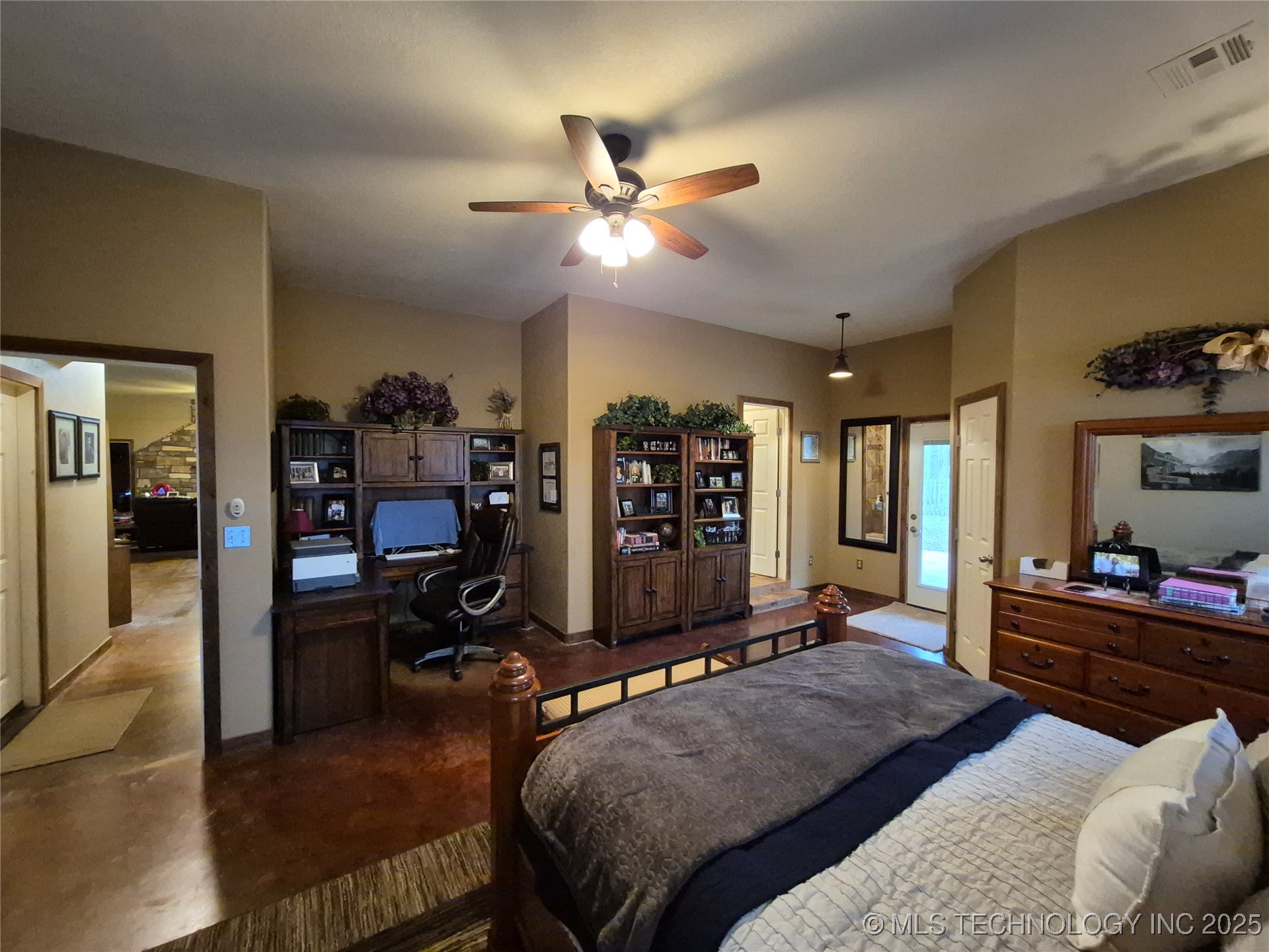 9615 E Pecan Lane