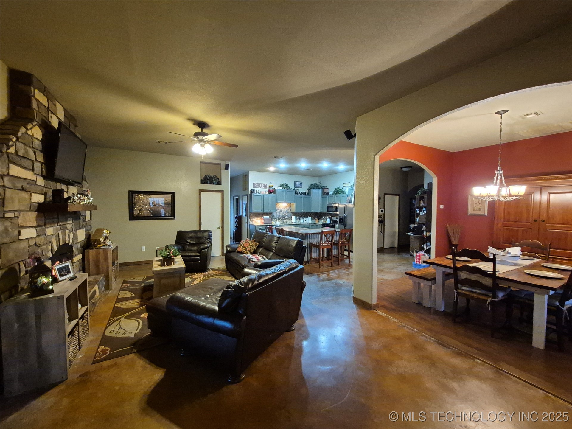 9615 E Pecan Lane