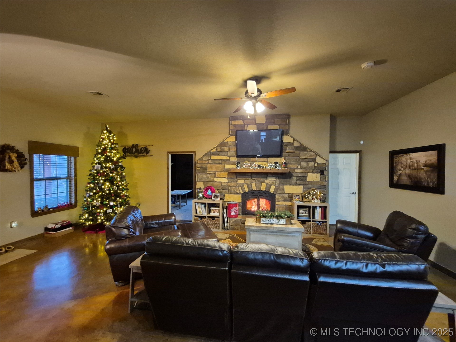 9615 E Pecan Lane
