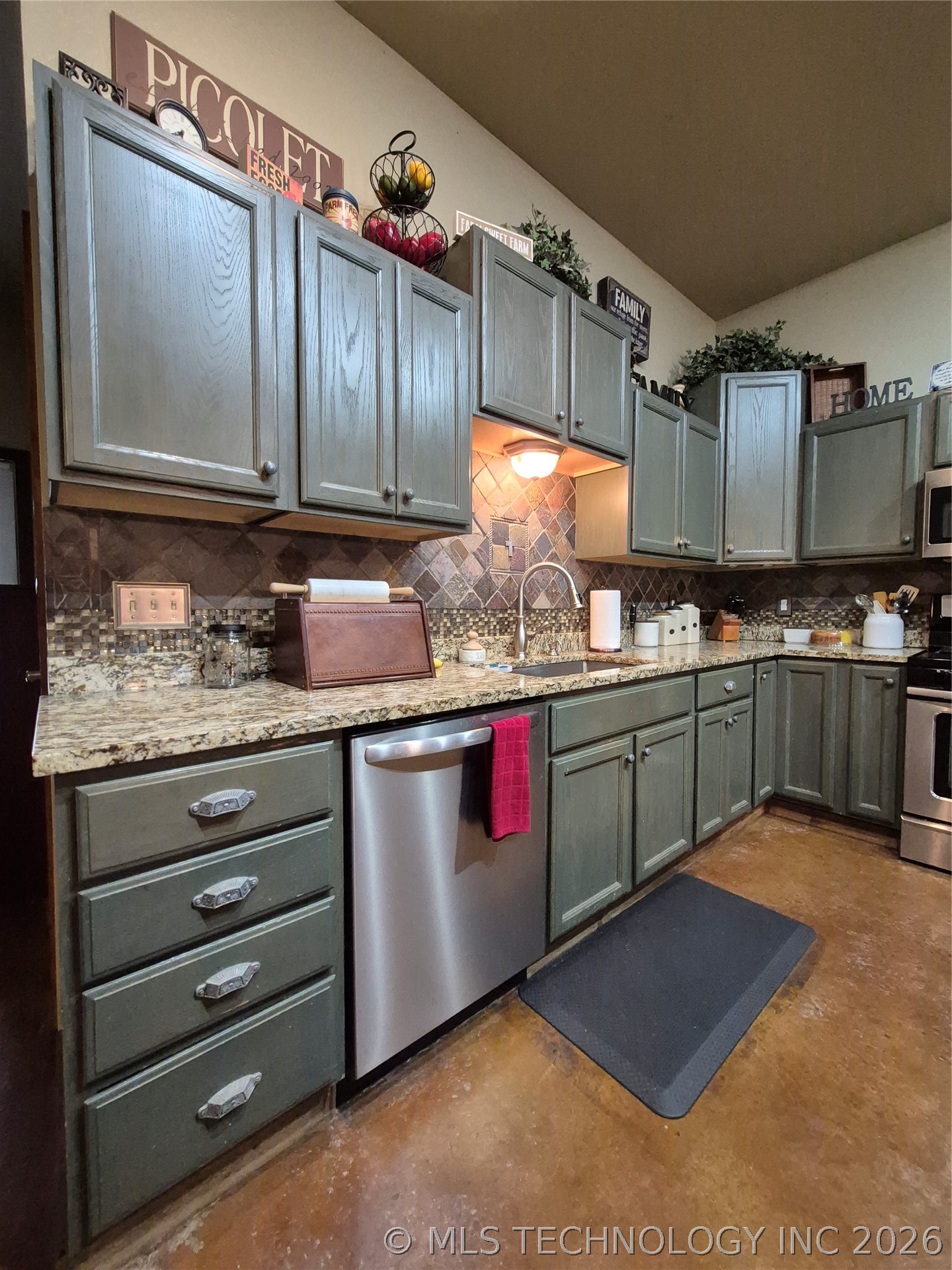 9615 E Pecan Lane