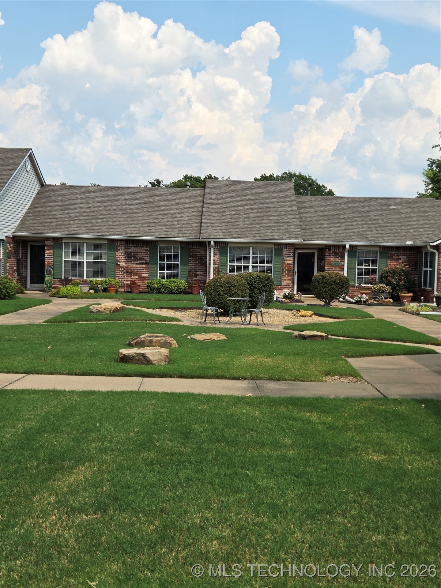1449 W Evergreen Lane