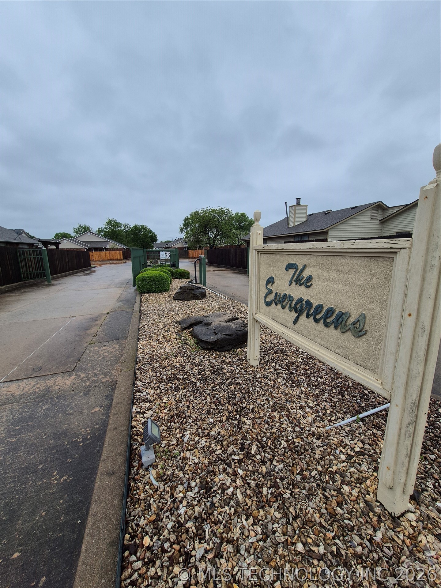 1449 W Evergreen Lane