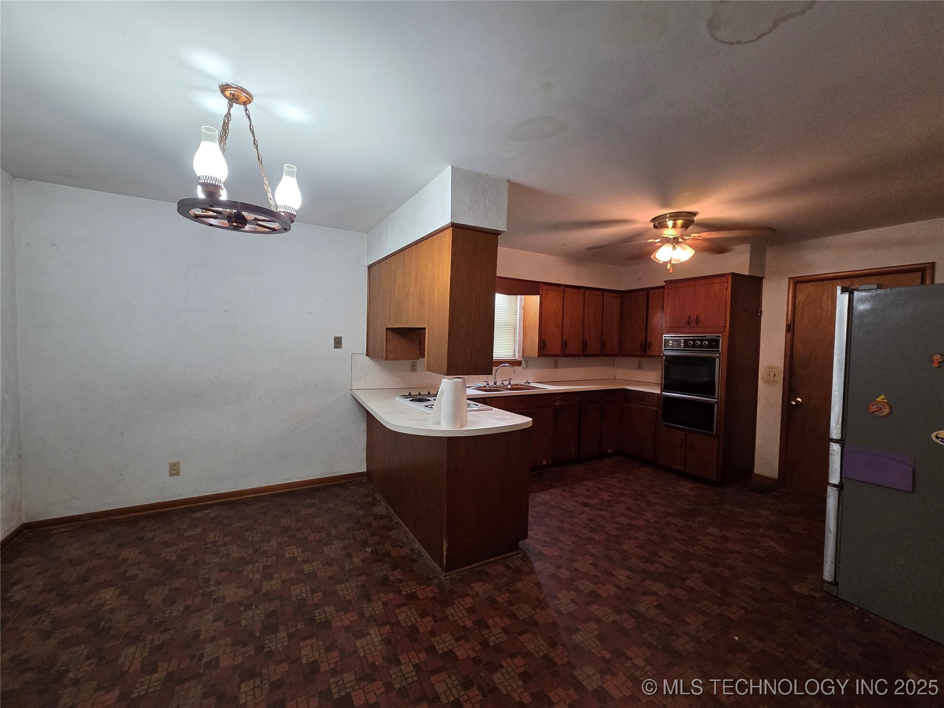 1238 N 154th East Avenue