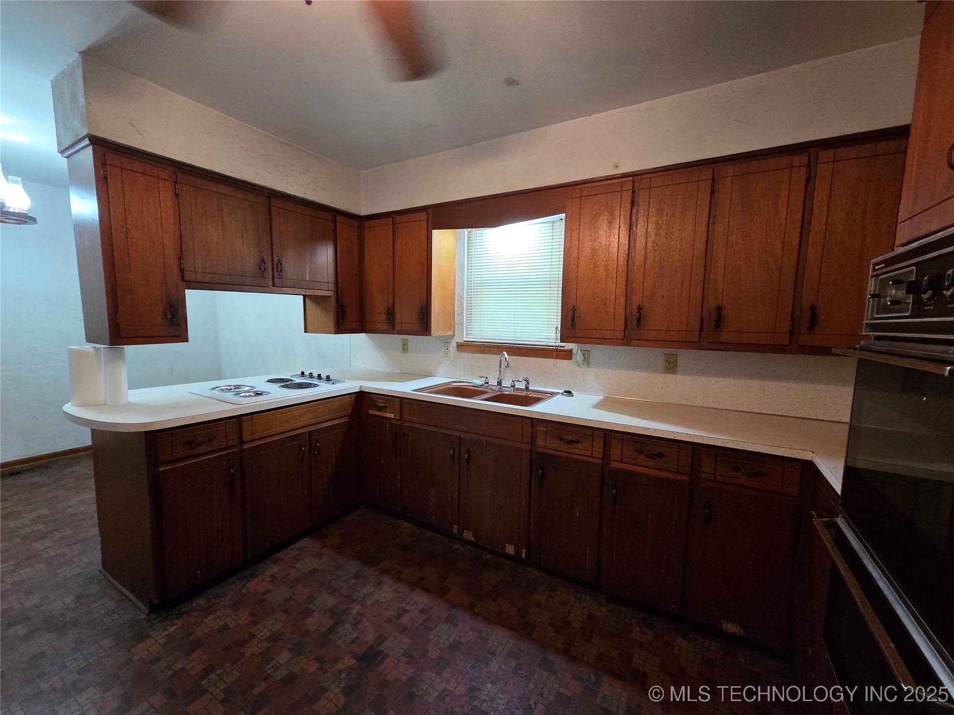 1238 N 154th East Avenue