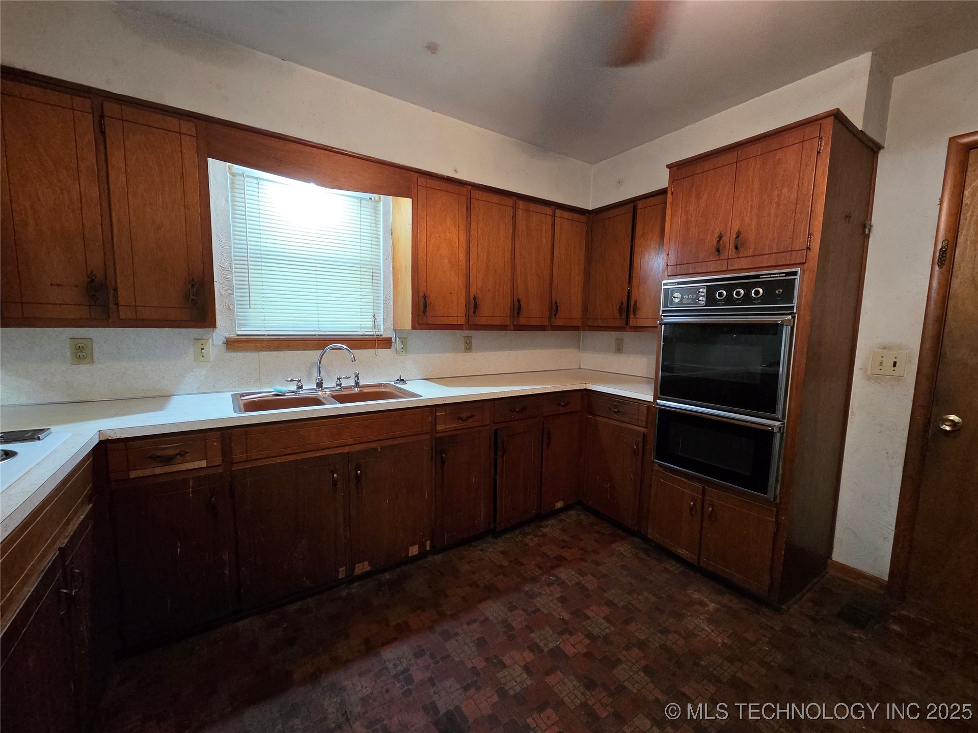 1238 N 154th East Avenue