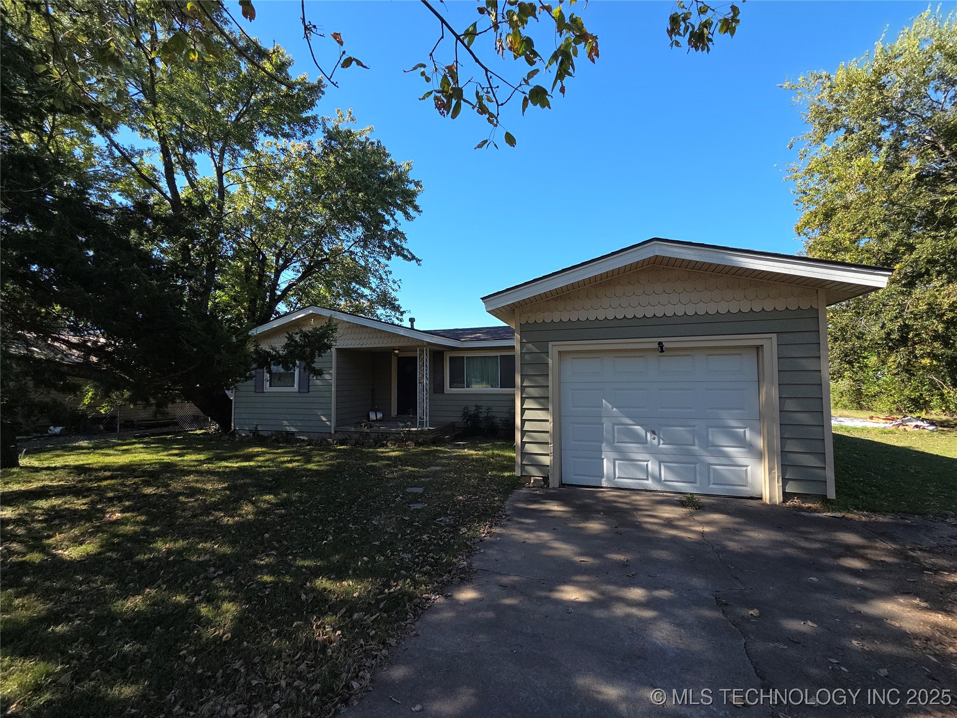 1238 N 154th East Avenue