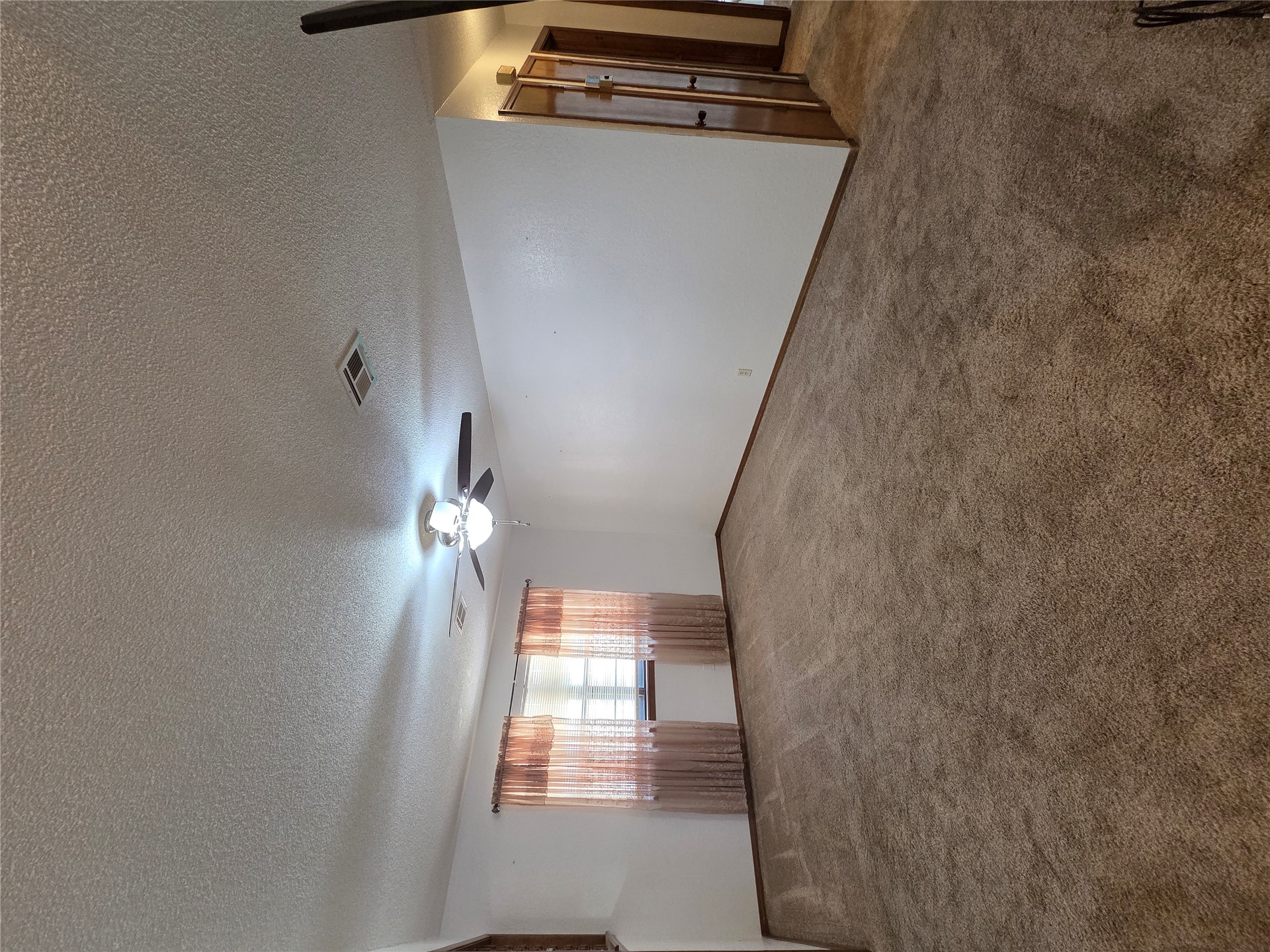 1217 S GUM Avenue