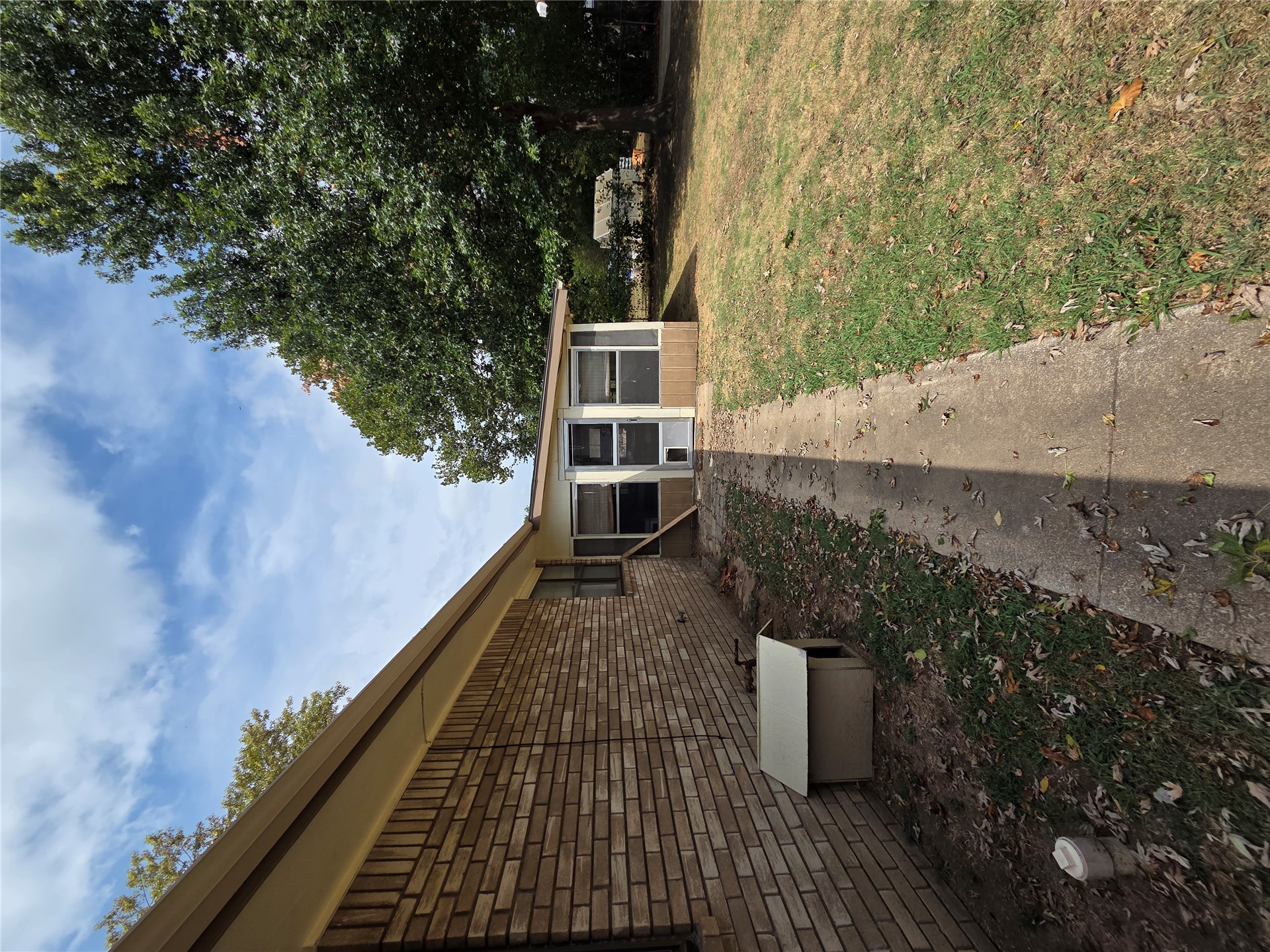 1217 S GUM Avenue