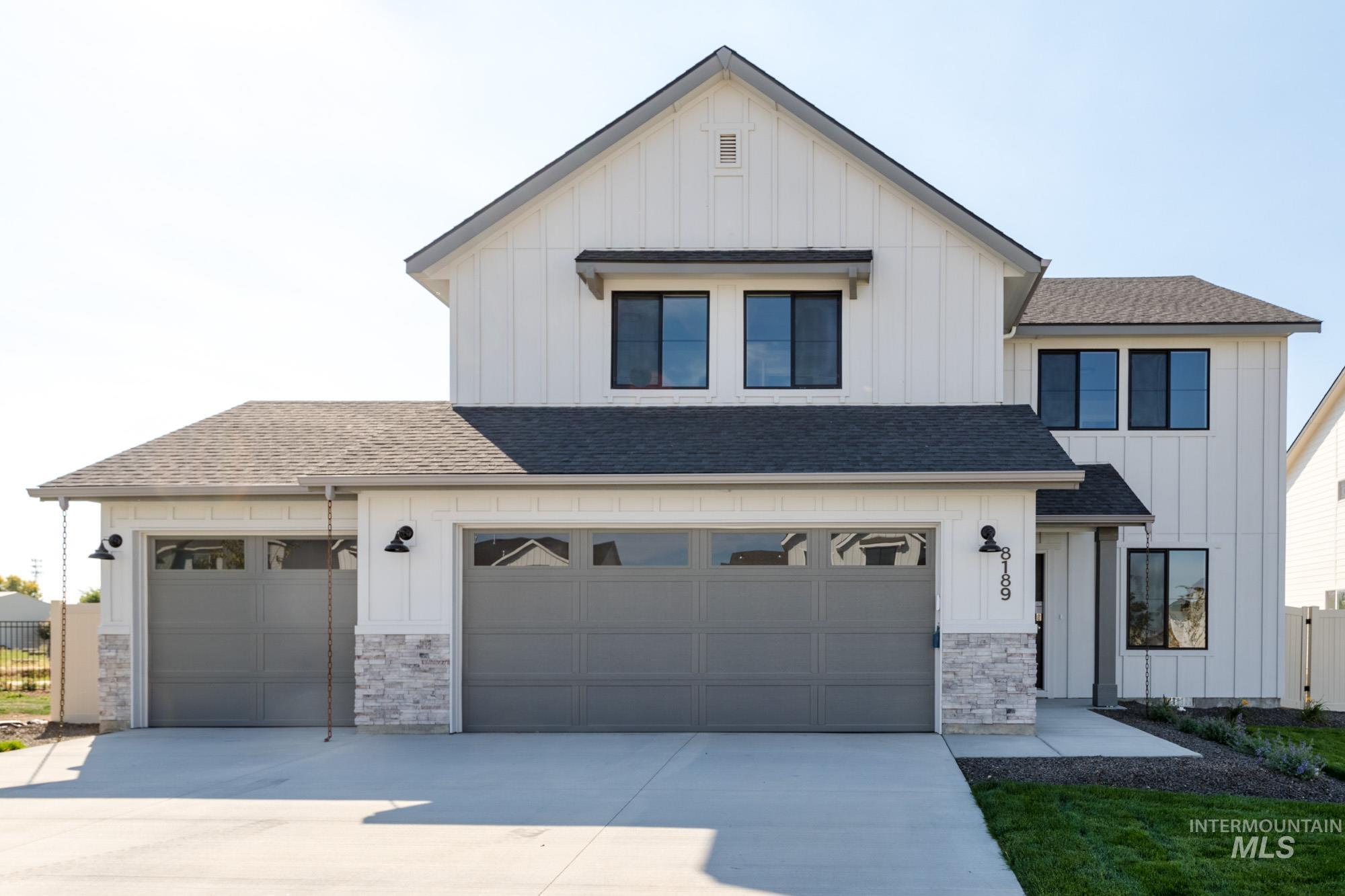 8189 E Sunray Dr