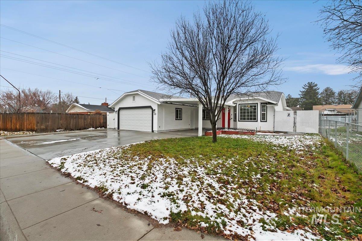 3190 N Cribbens Ave