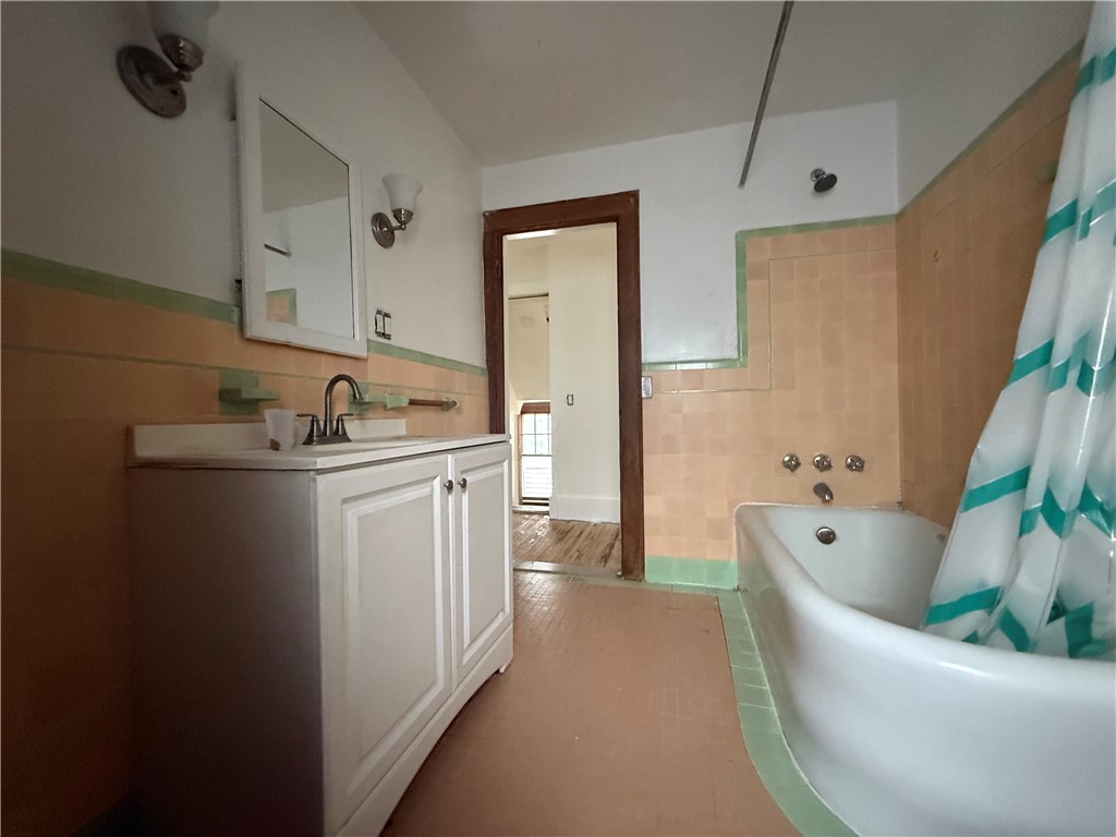 1038 Clinton Avenue South