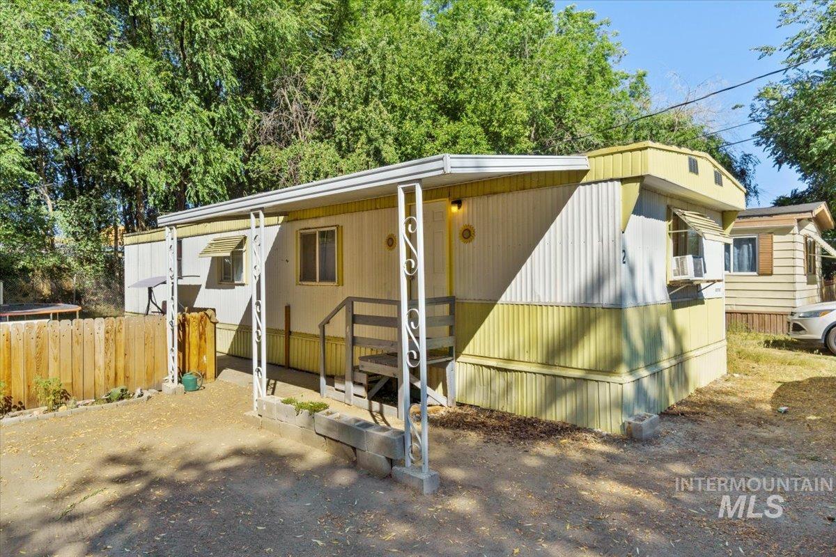 305 E Bills Ave. Unit: 2
