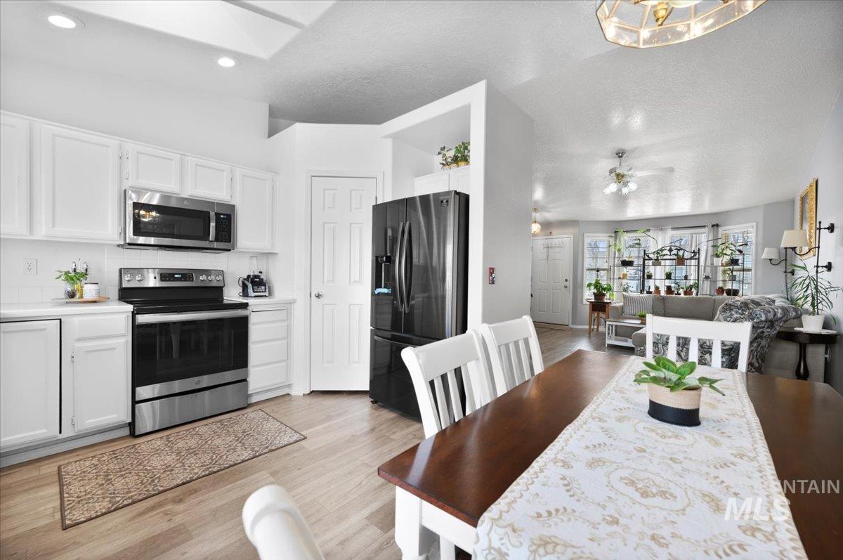 11146 W Ardyce St