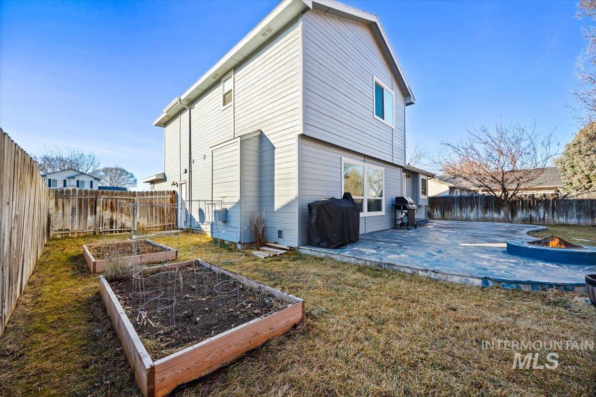 636 Spruce Creek Dr.