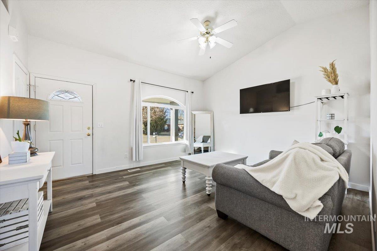 636 Spruce Creek Dr.