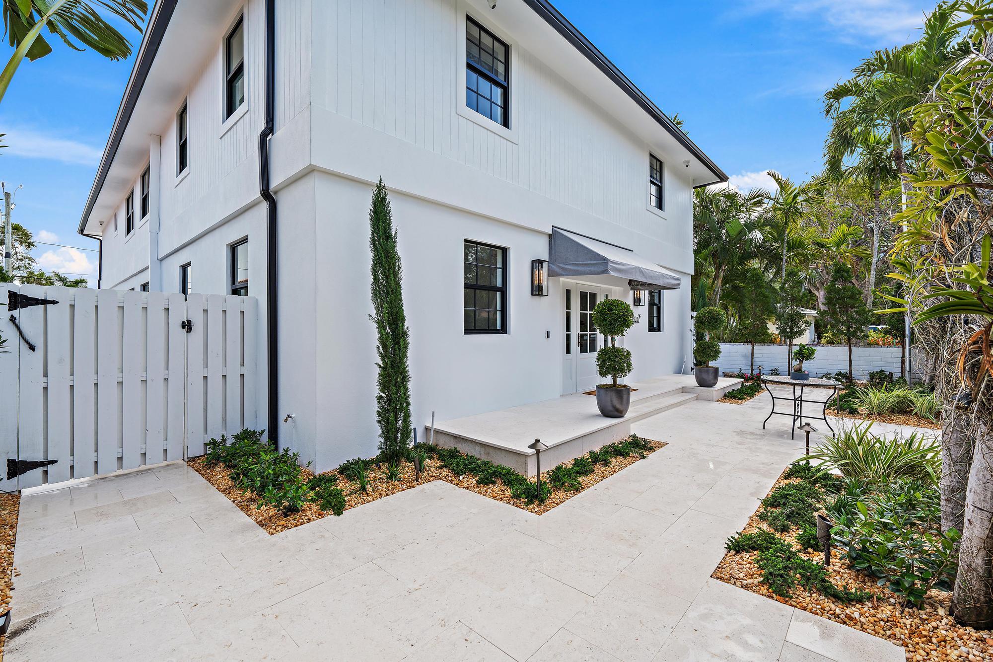 824 N Lakeside Drive