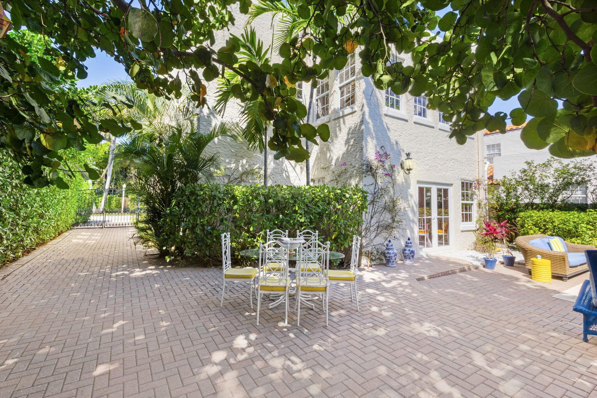 122 Roosevelt Place