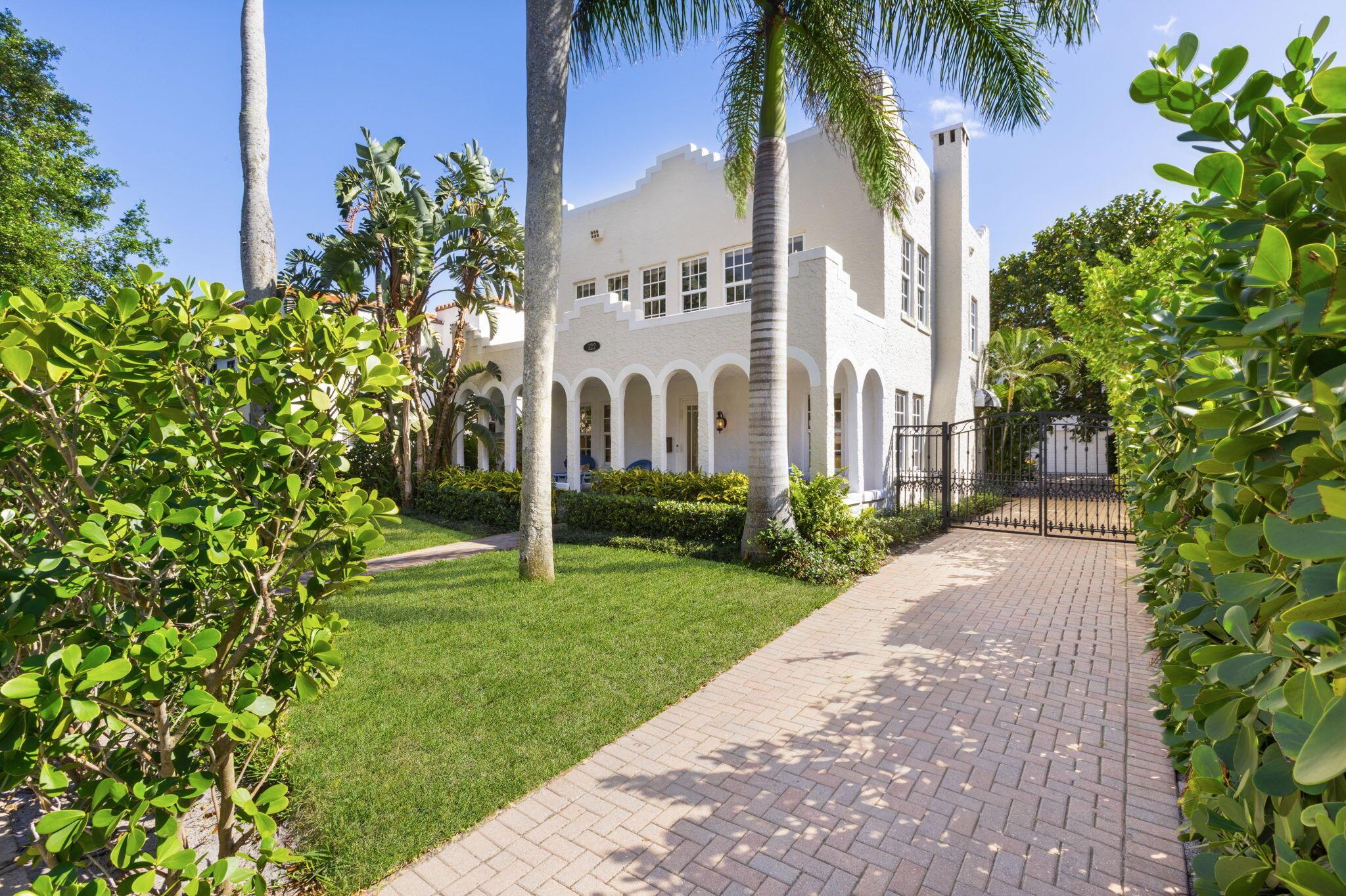 122 Roosevelt Place