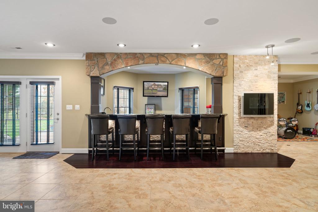 4565 ROBEY WAY