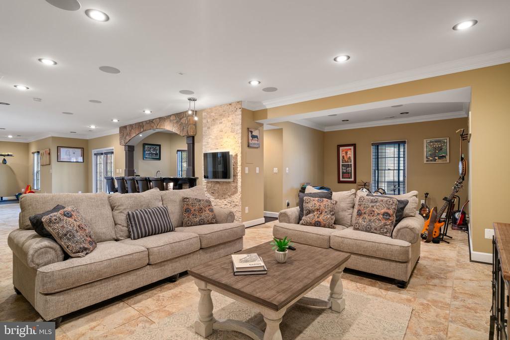 4565 ROBEY WAY