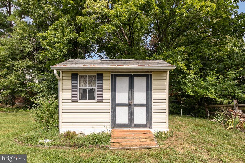 11 LORD FAIRFAX DRIVE