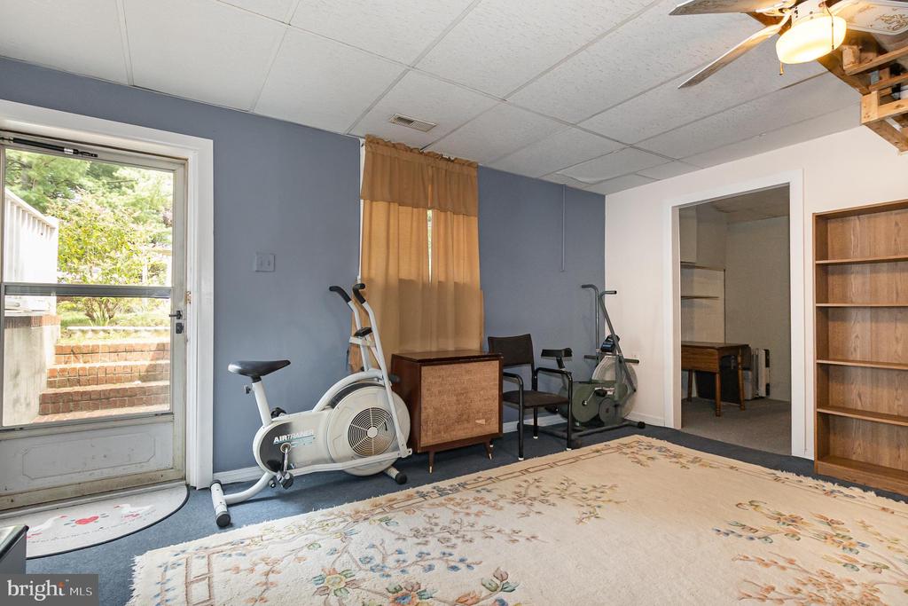 11 LORD FAIRFAX DRIVE