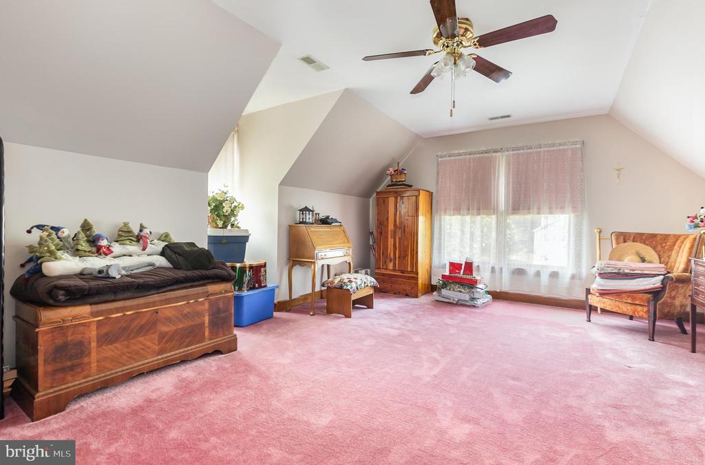 11 LORD FAIRFAX DRIVE