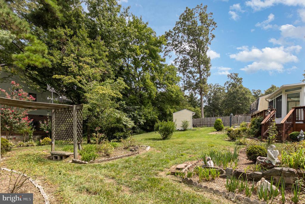 11 LORD FAIRFAX DRIVE