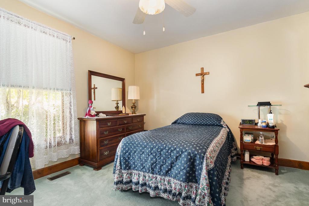 11 LORD FAIRFAX DRIVE