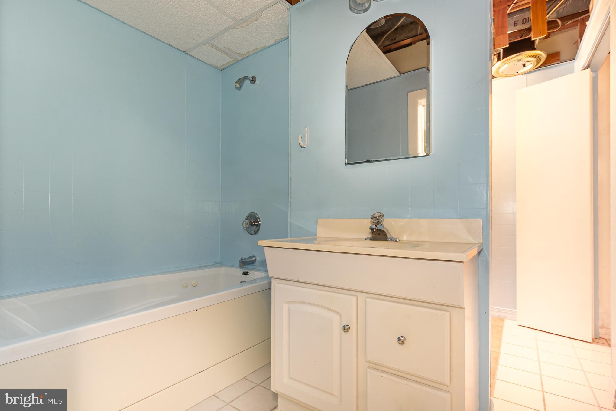 11 LORD FAIRFAX DRIVE