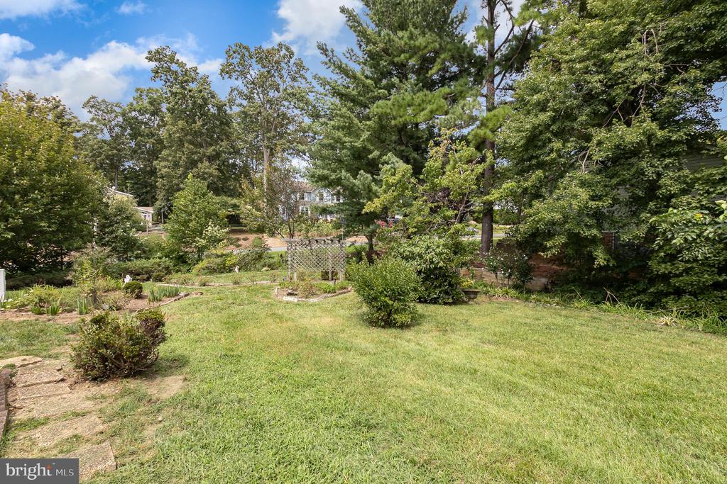 11 LORD FAIRFAX DRIVE