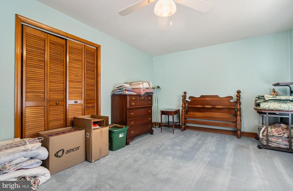 11 LORD FAIRFAX DRIVE