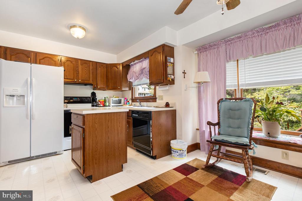 11 LORD FAIRFAX DRIVE