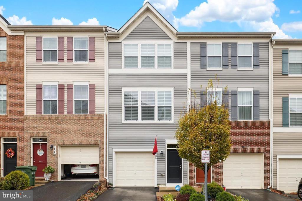 205 WOODSTREAM CIRCLE 2984