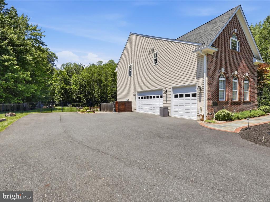 99 BROOKESMILL LANE