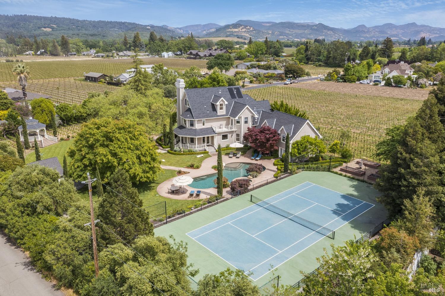 1115 Victoria Dr
