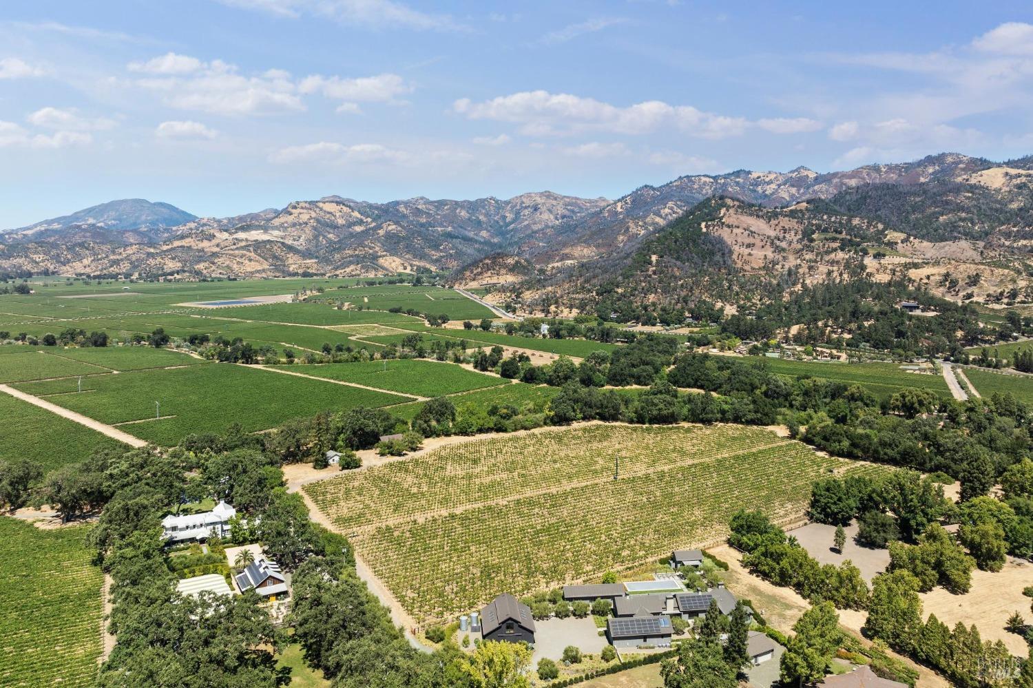 1090 Bale Ln