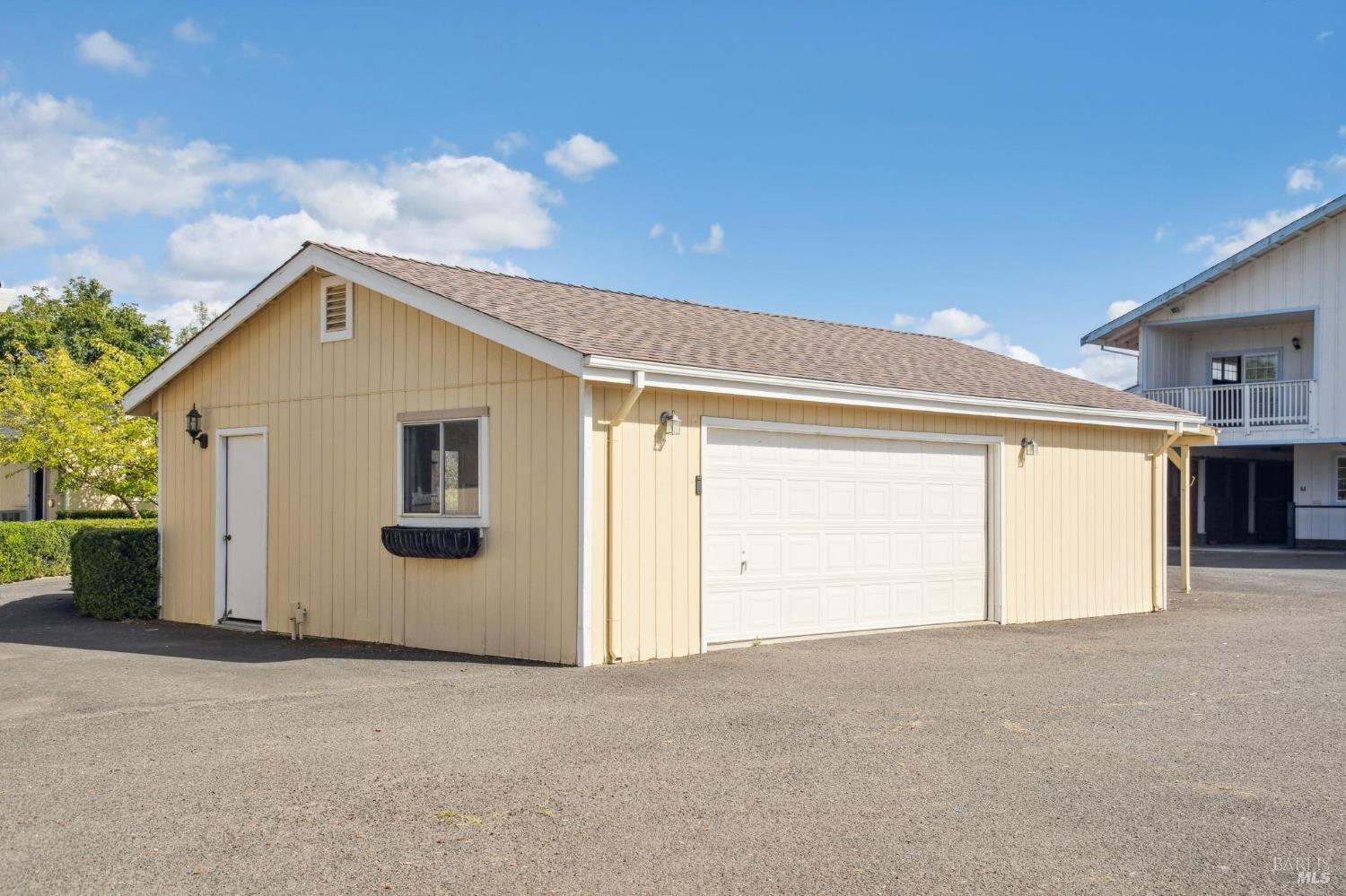 1089 El Centro Ave