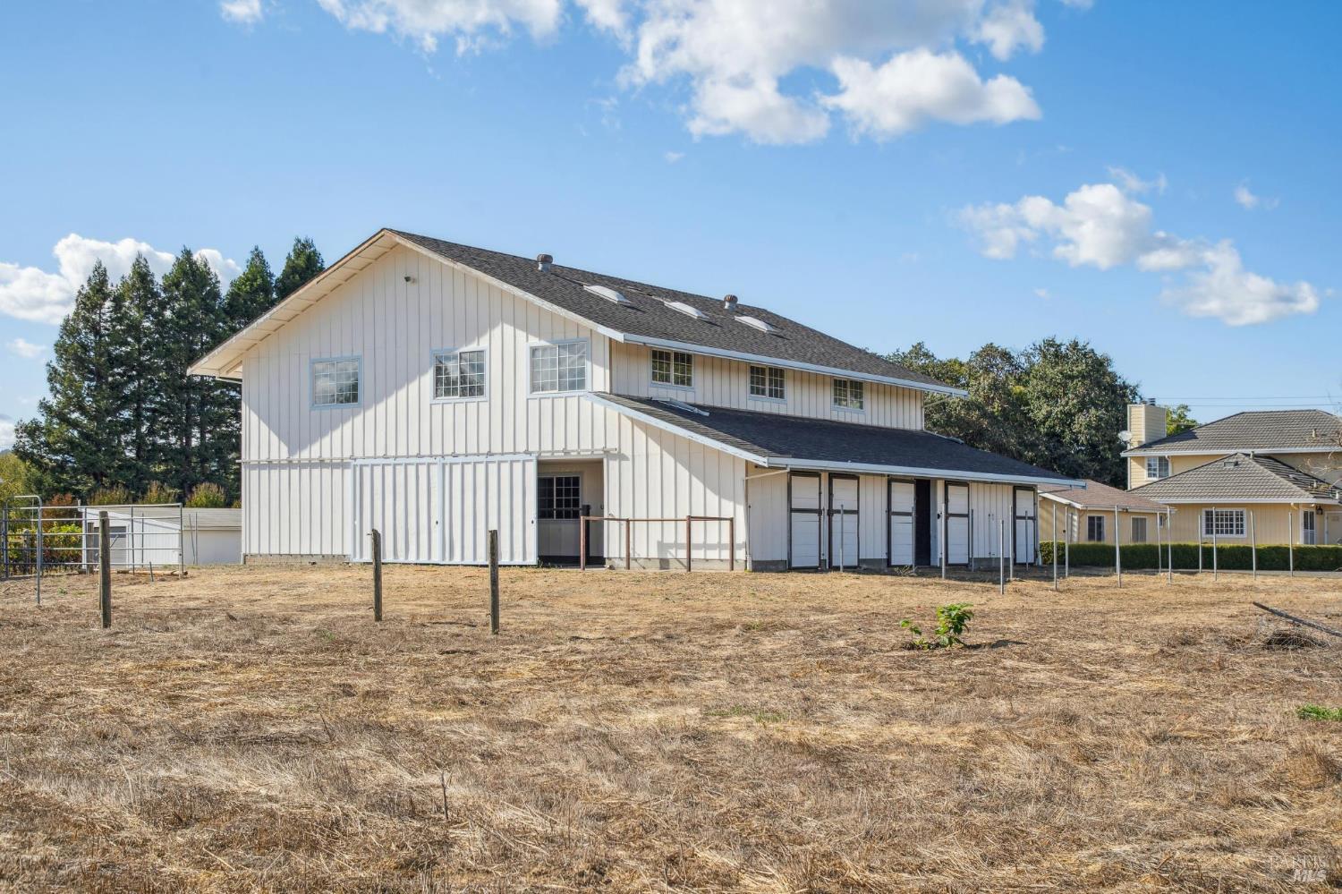 1089 El Centro Ave