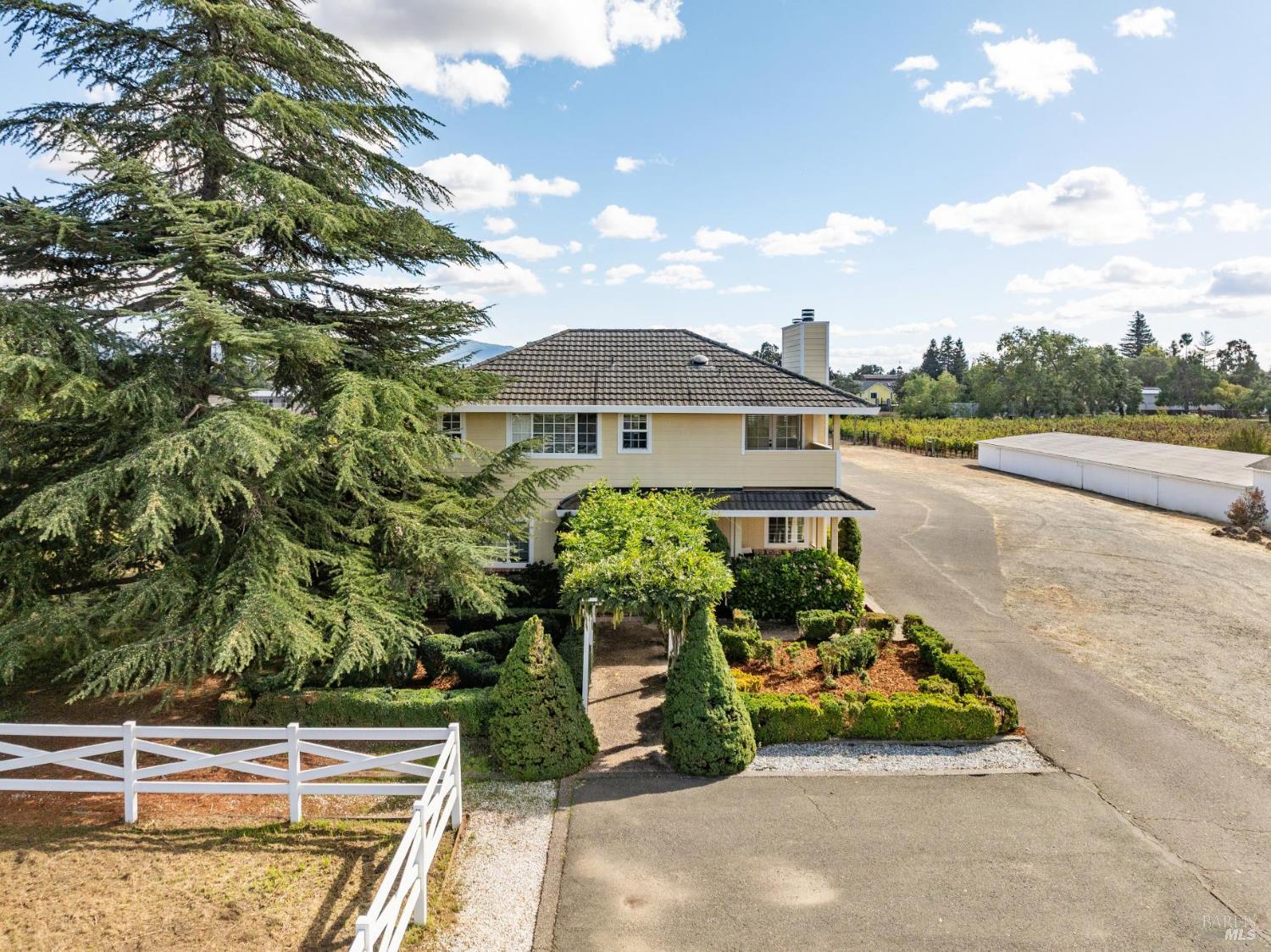 1089 El Centro Ave