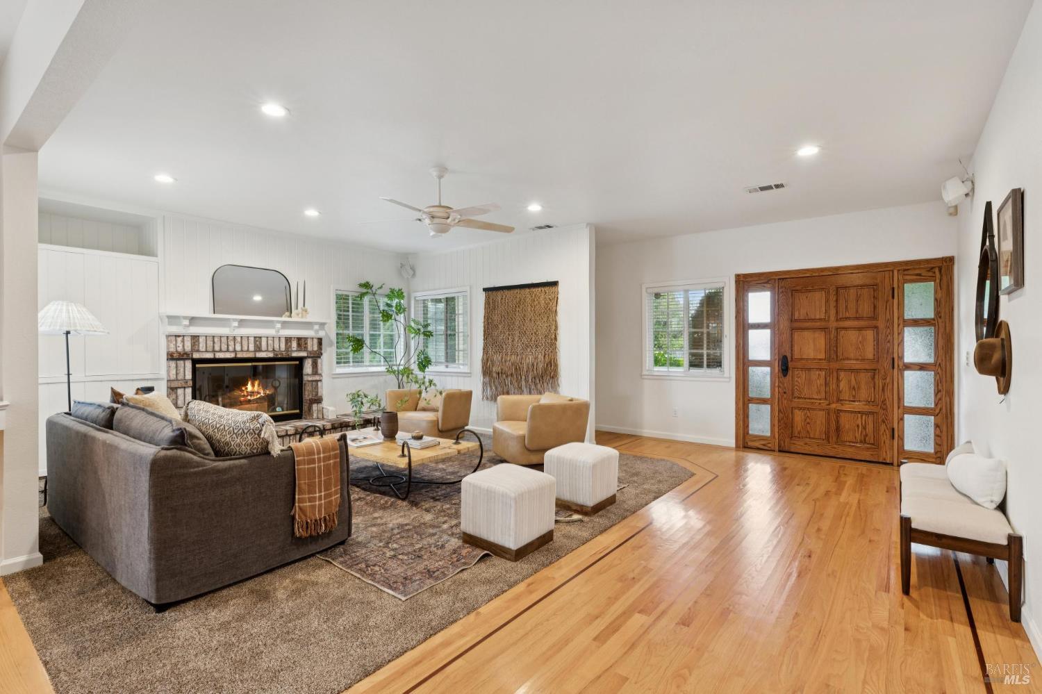 1089 El Centro Ave