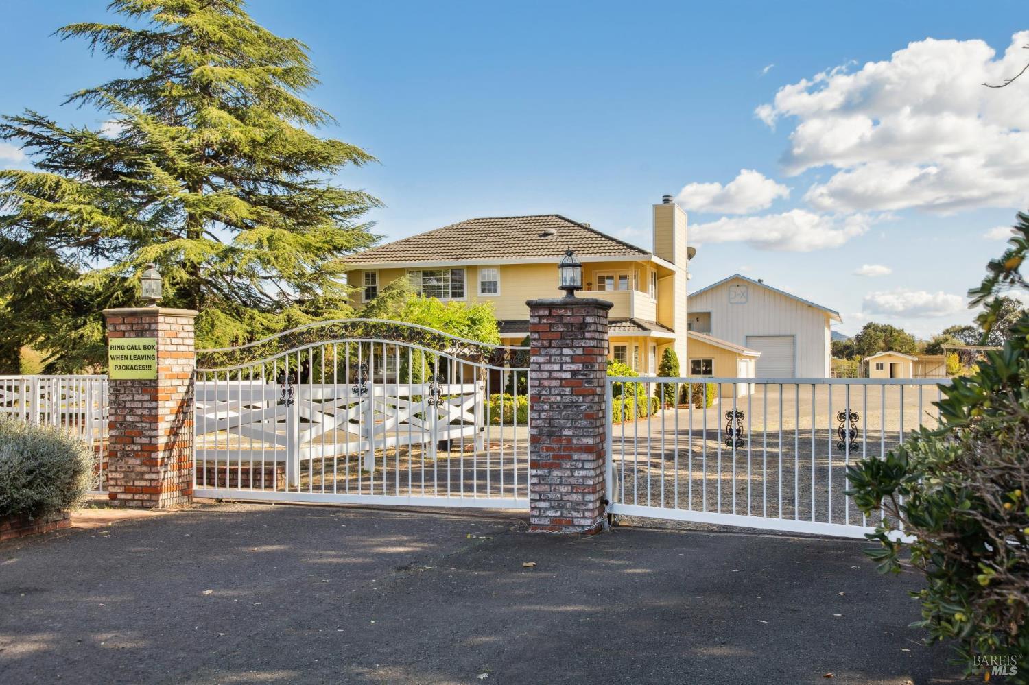 1089 El Centro Ave